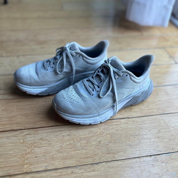 HOKA ONE ONE Arahi 5 Lunar Rock/Drizzle Mesh Women's Shoes - Picture 2 of 7